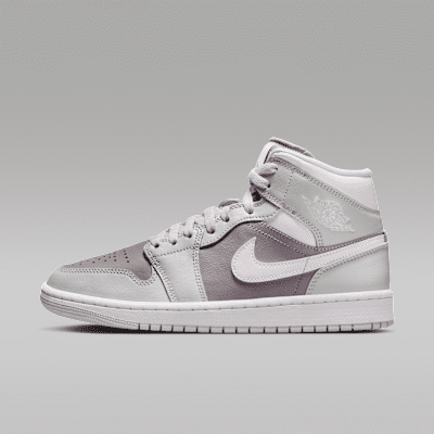 Air Jordan 1 Mid Women s Shoes. Nike IL